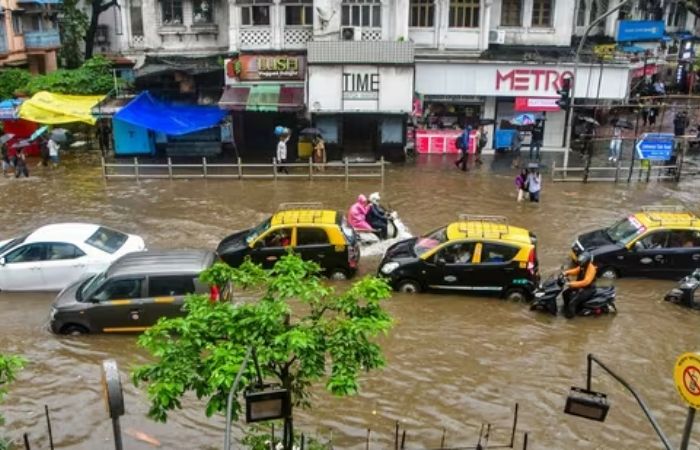 Mumbai monsoon red alert August 2025 showed a city almost paralyzed by nature