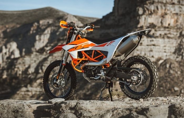 KTM 690 Enduro R 2026 (credit: dirt bike magazine)