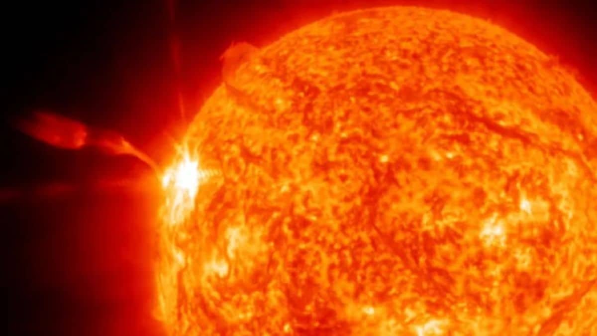 NOAA Issues G2 Solar Storm Watch
